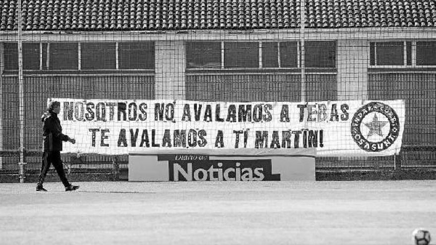 Pancarta de apoyo a Martín en Tajonar