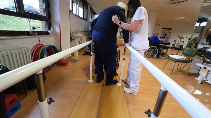 Las trabajadoras de cuidados: bajos sueldos, lesiones  y migrantes
