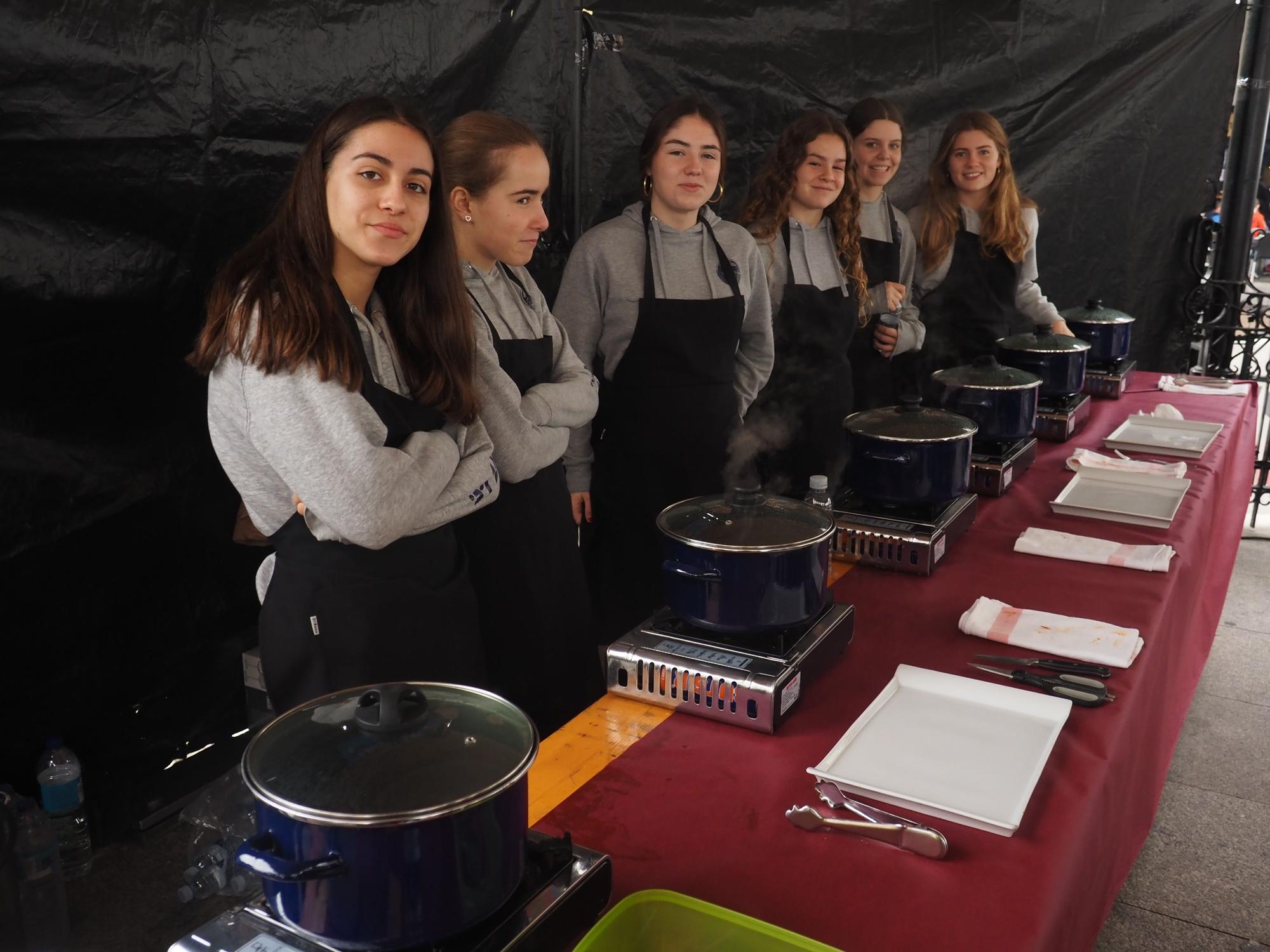 Vino y chorizo, fórmula imbatible contra el mal tiempo en Azpeitia