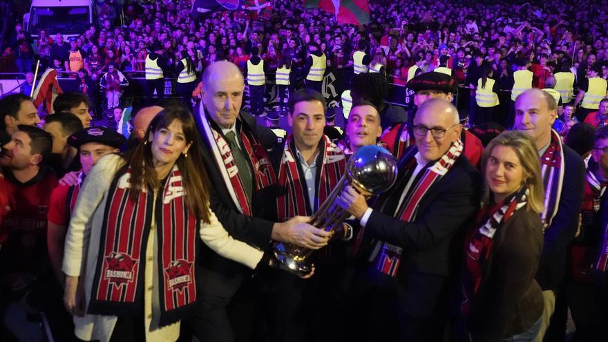 Con el respaldo de las máximas autoridades políticas en la fiesta