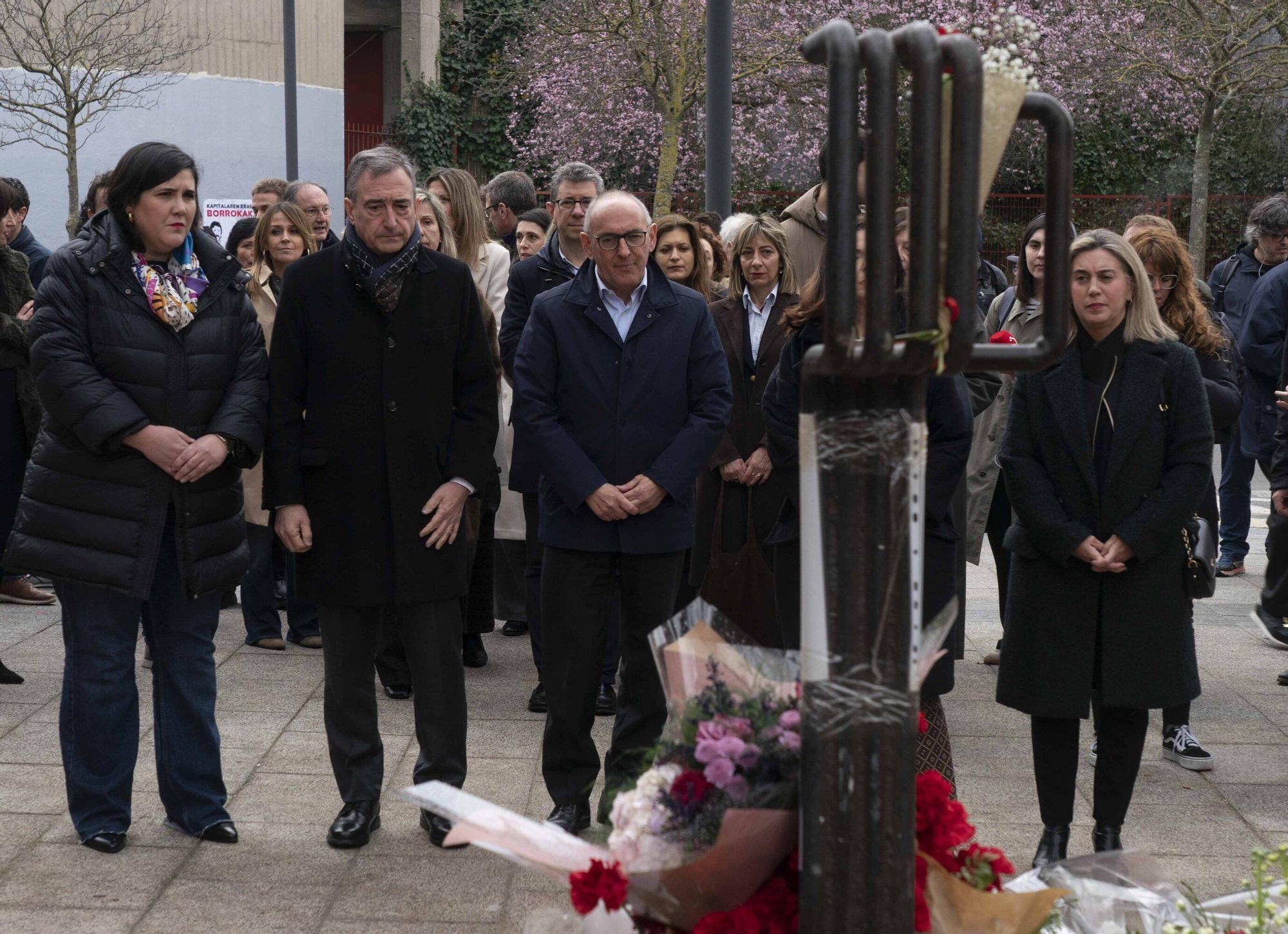 Ofrenda floral en recuerdo a las víctimas del 3 de marzo