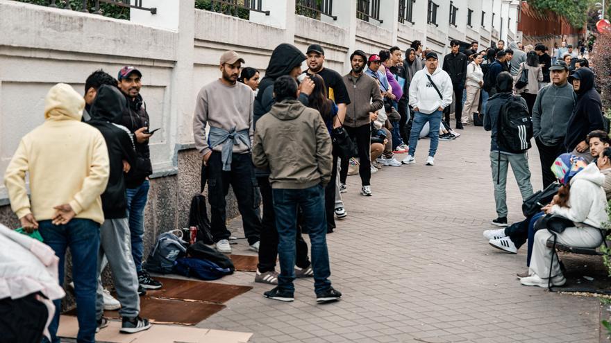 La regularización extraordinaria de migrantes acaba entre exigencias de entidades para ampliar plazos