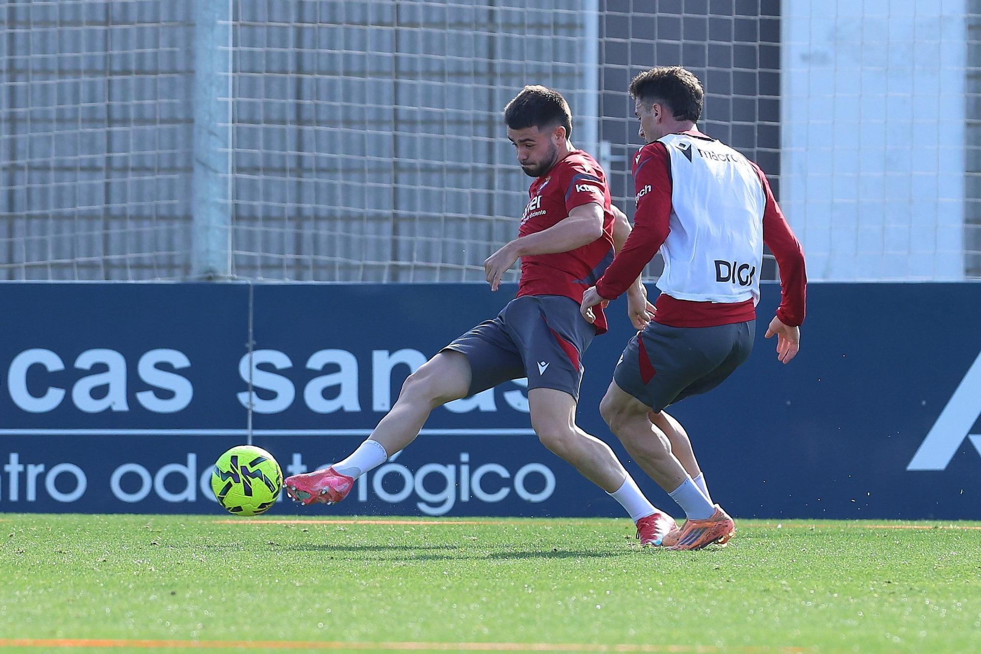 Fotos del entrenamiento de Osasuna (martes 4 de noviembre de 2025)