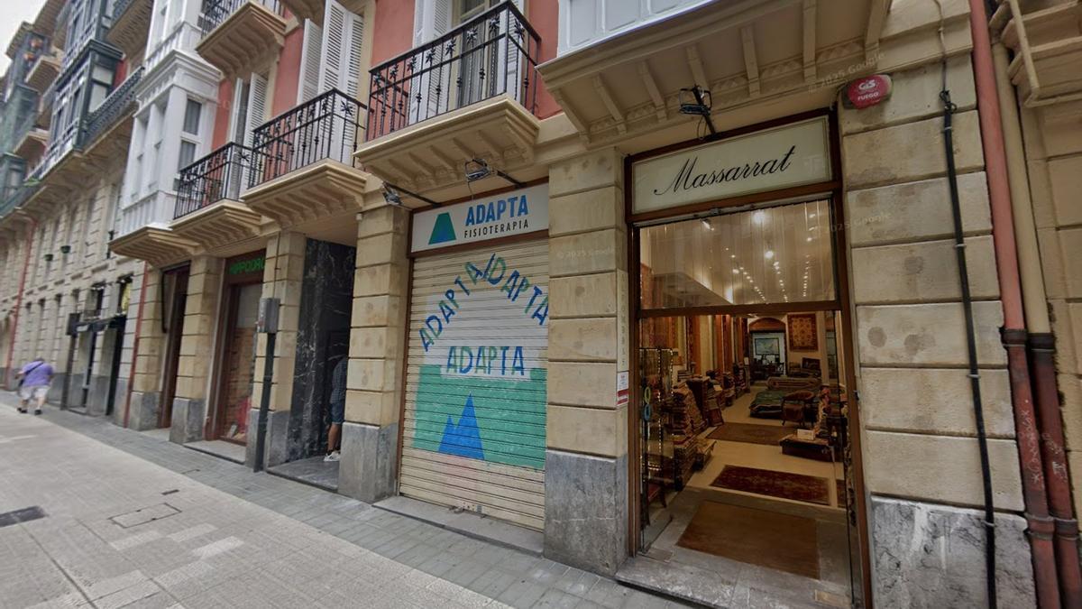 Cierra por jubilación la mítica tienda de alfombras Massarrat en Bilbao.