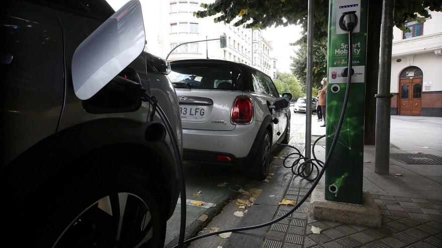 Pamplona estudia mantener la bonificación a los coches eléctricos para aparcar