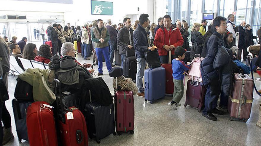 El tráfico de pasajeros crece un 7,3% en el aeropuerto de Pamplona en ...