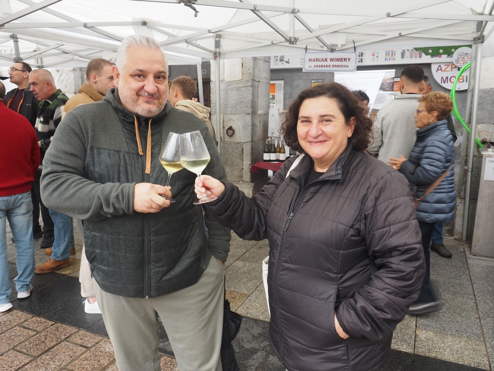 Vino y chorizo, fórmula imbatible contra el mal tiempo en Azpeitia