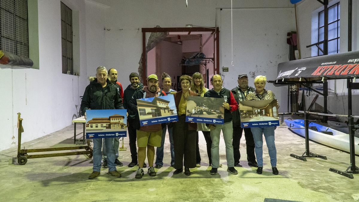 Representantes del Ayuntamiento, vecindario e Hibaika.