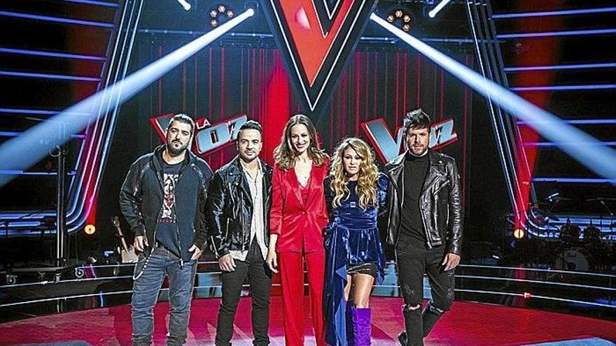Antonio Orozco, Luis Fonsi, Eva González, Paulina Rubio y Pablo López, en el nuevo plató de ‘La Voz’.