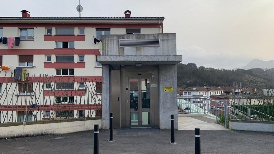 El PNV de Zaldibar denuncia el ascensor sin servicio de la estación