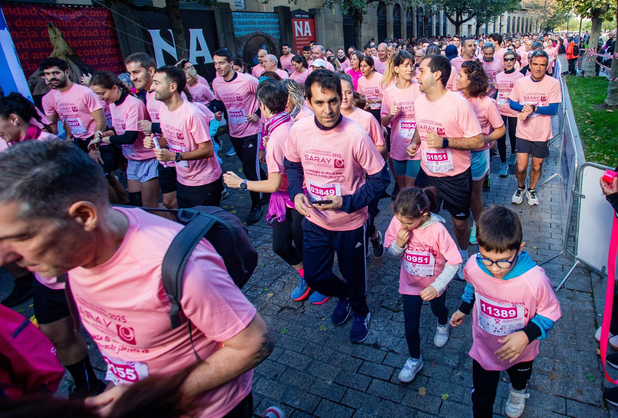 Fotos de la Carrera contra el Cáncer de Mama de Saray en Pamplona 2025