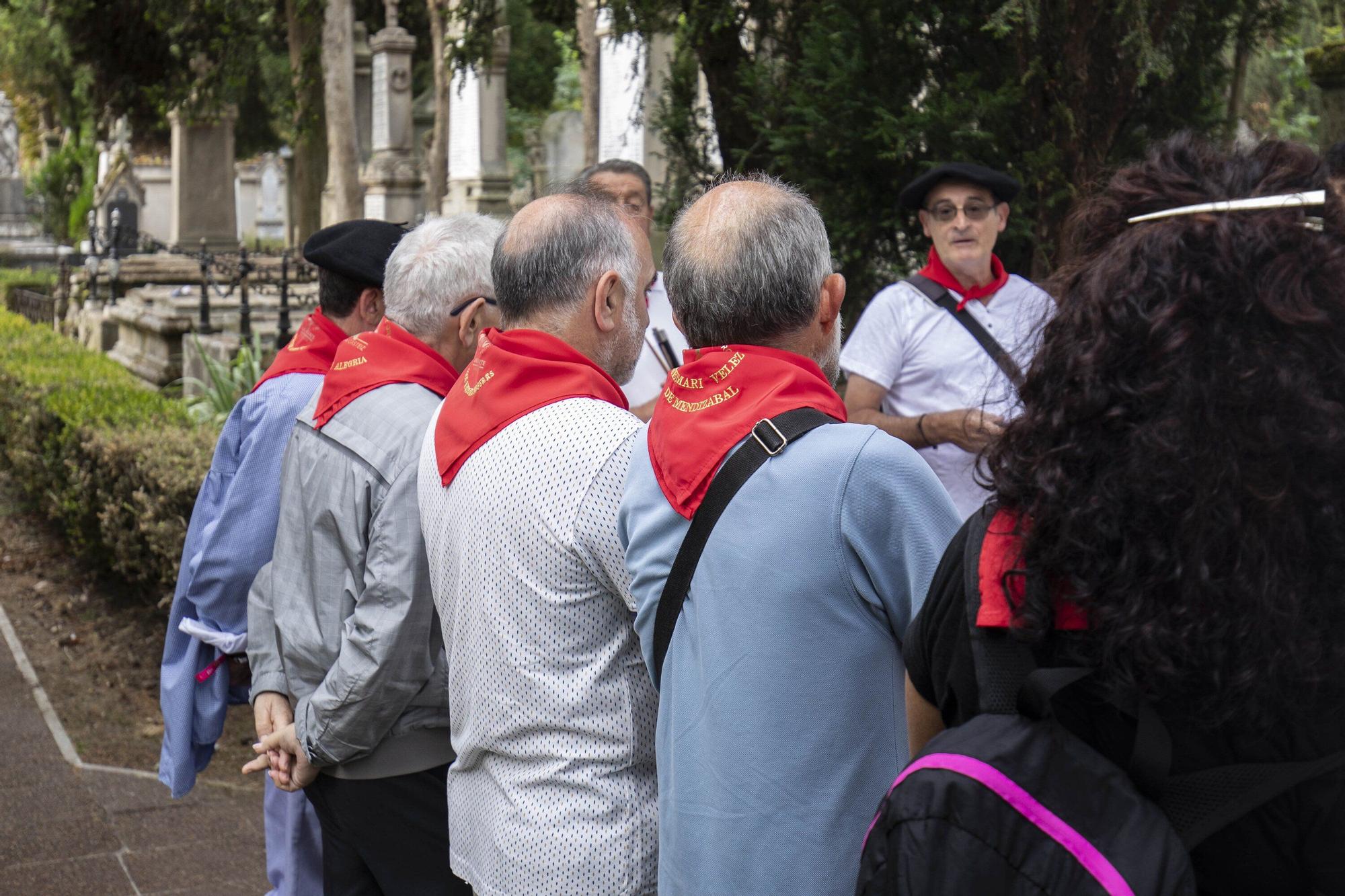 En imágenes: Homenaje en Santa Isabel a los celedones de oro fallecidos