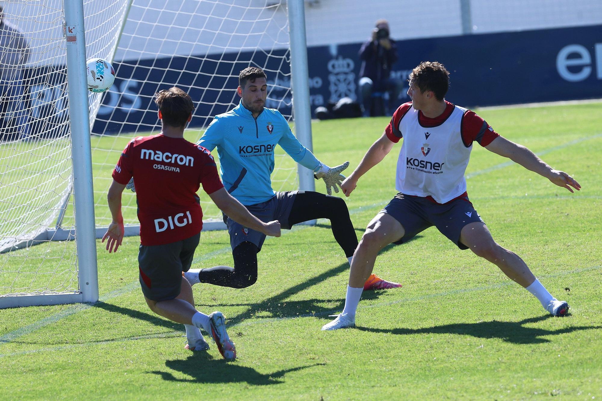 Fotos del entrenamiento de Osasuna (lunes 6 de octubre de 2025)