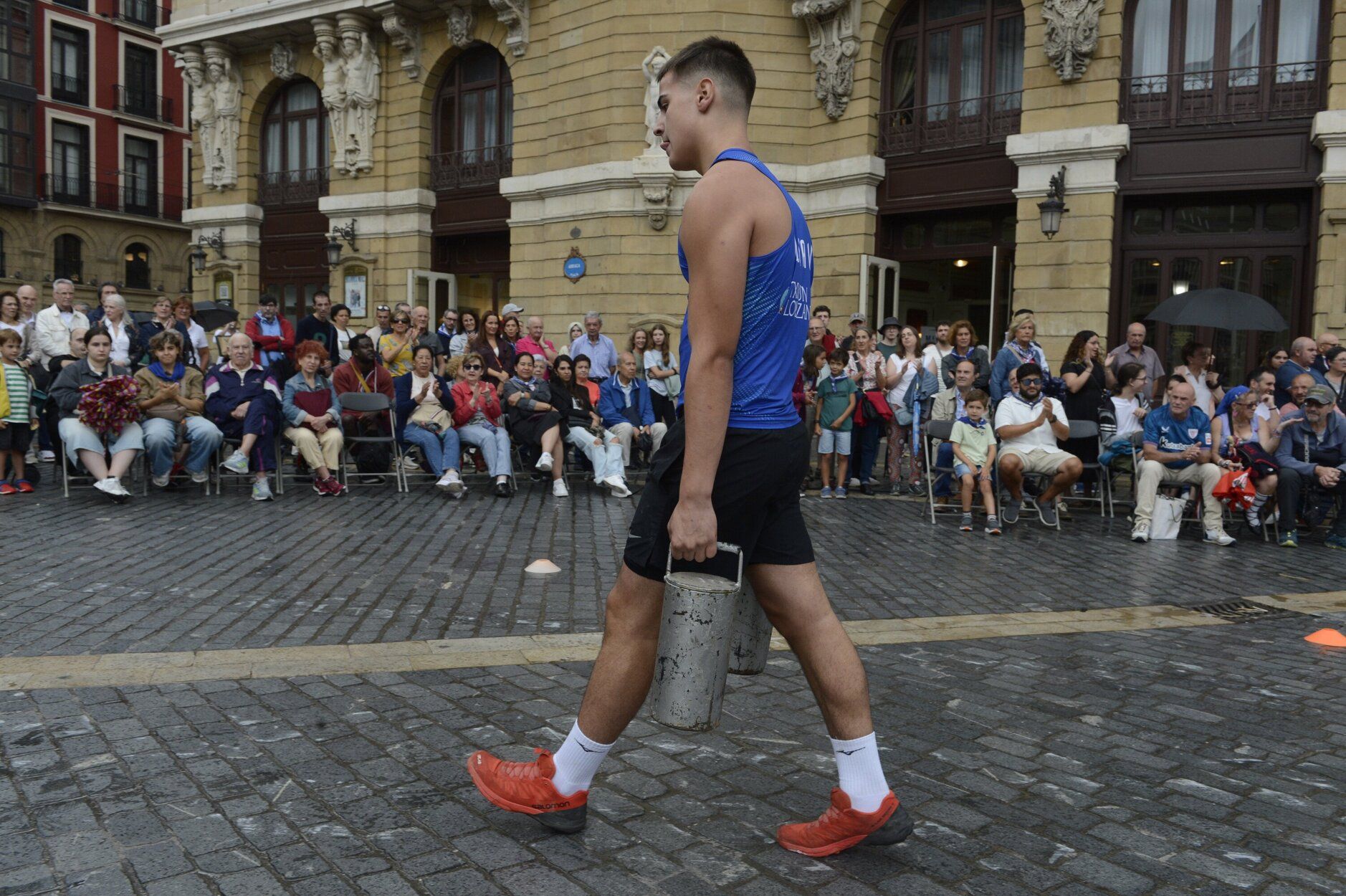 En fotos: herri kirolak en la plaza del Arriaga