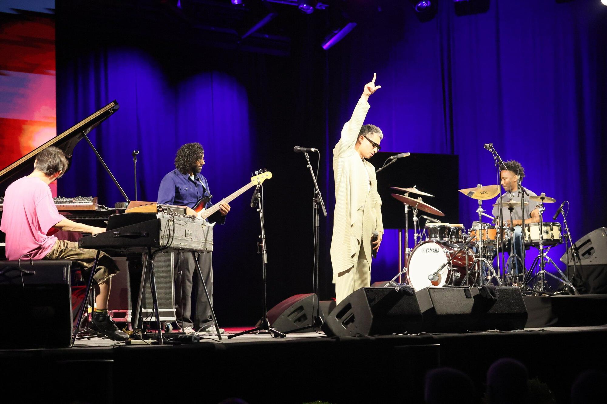 En imágenes: Concierto de Jose James en Mendizorroza