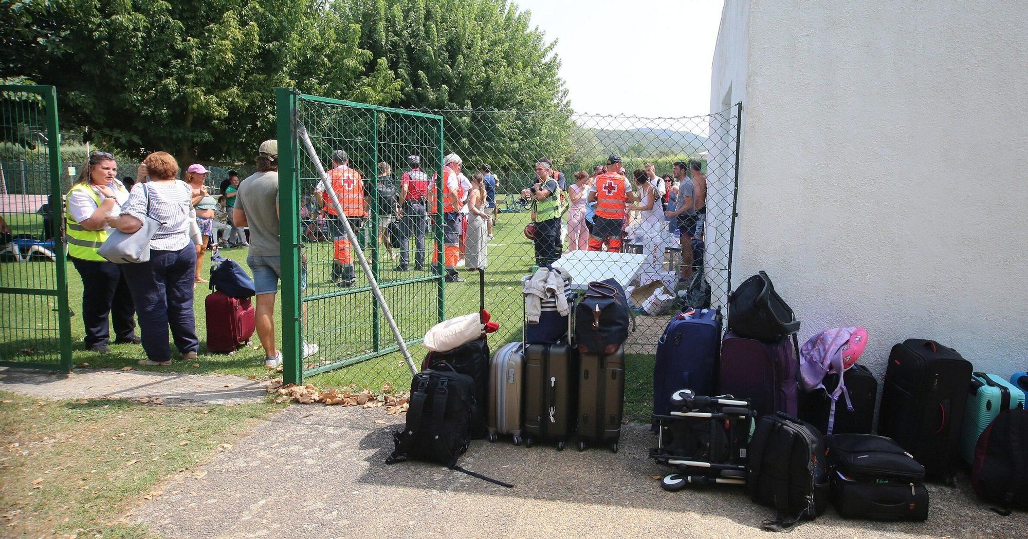 Los 180 viajeros del tren averiado, evacuados a Olite desde las piscinas de Pueyo