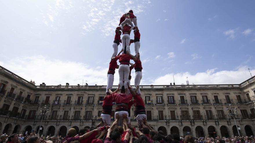 La Diada Castellera levanta pasiones en Vitoria