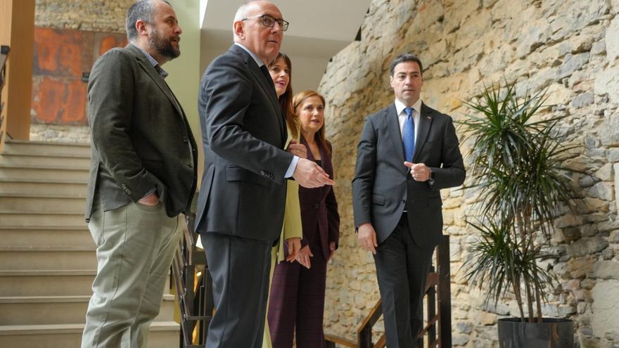 Pradales critica que los gobiernos hayan ocultado "debajo de la alfombra" el 3 de marzo