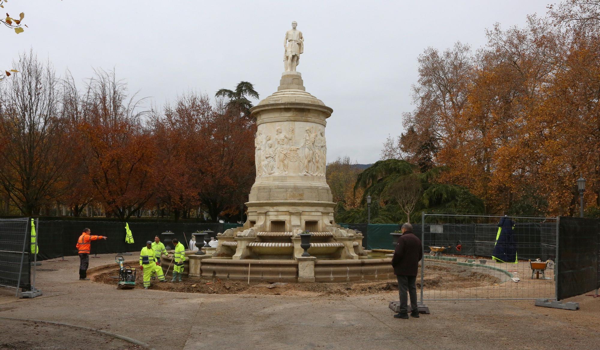Fotos de los trabajos de mejora de la fuente Julián Gayarre