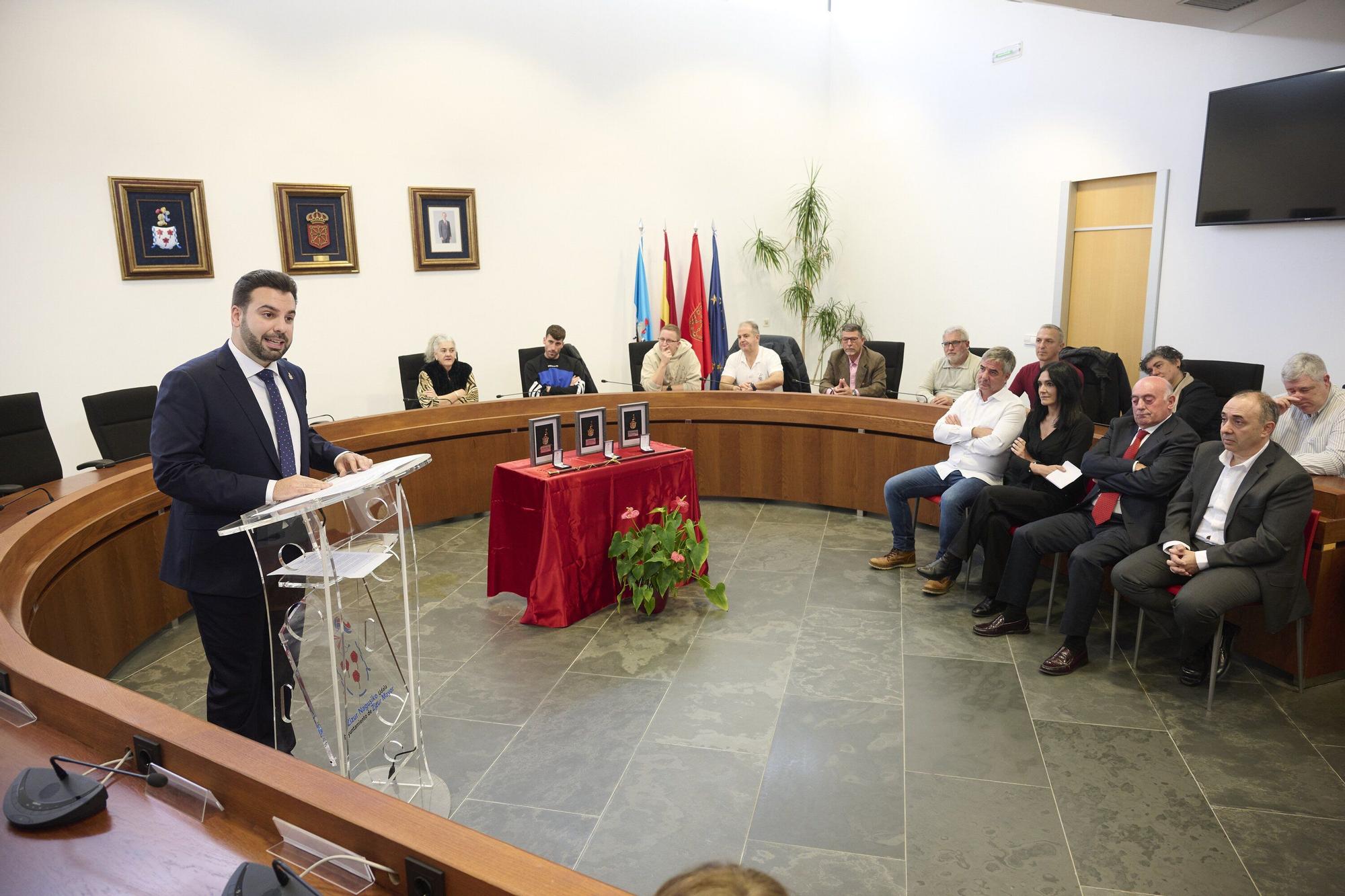 Homenaje a los tres exalcaldes de Zizur Mayor
