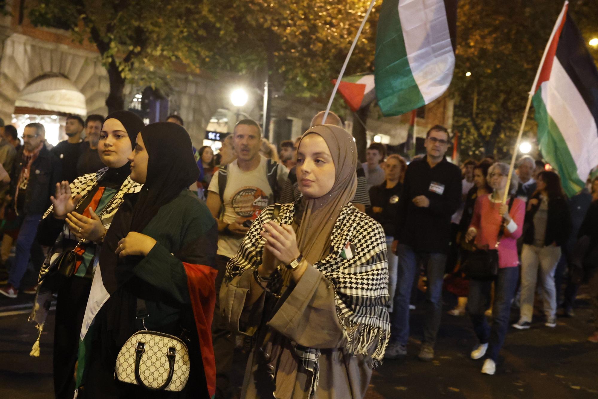 En imágenes: Una manifestación en apoyo a Palestina vuelve a reunir a miles de personas por la Gran Vía de Bilbao