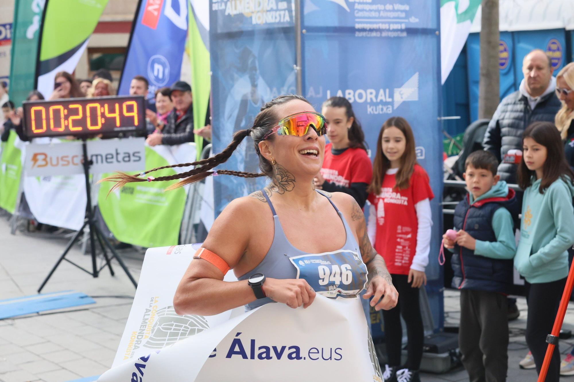 En imágenes: Miles de personas participan en La Conquista de la Almendra