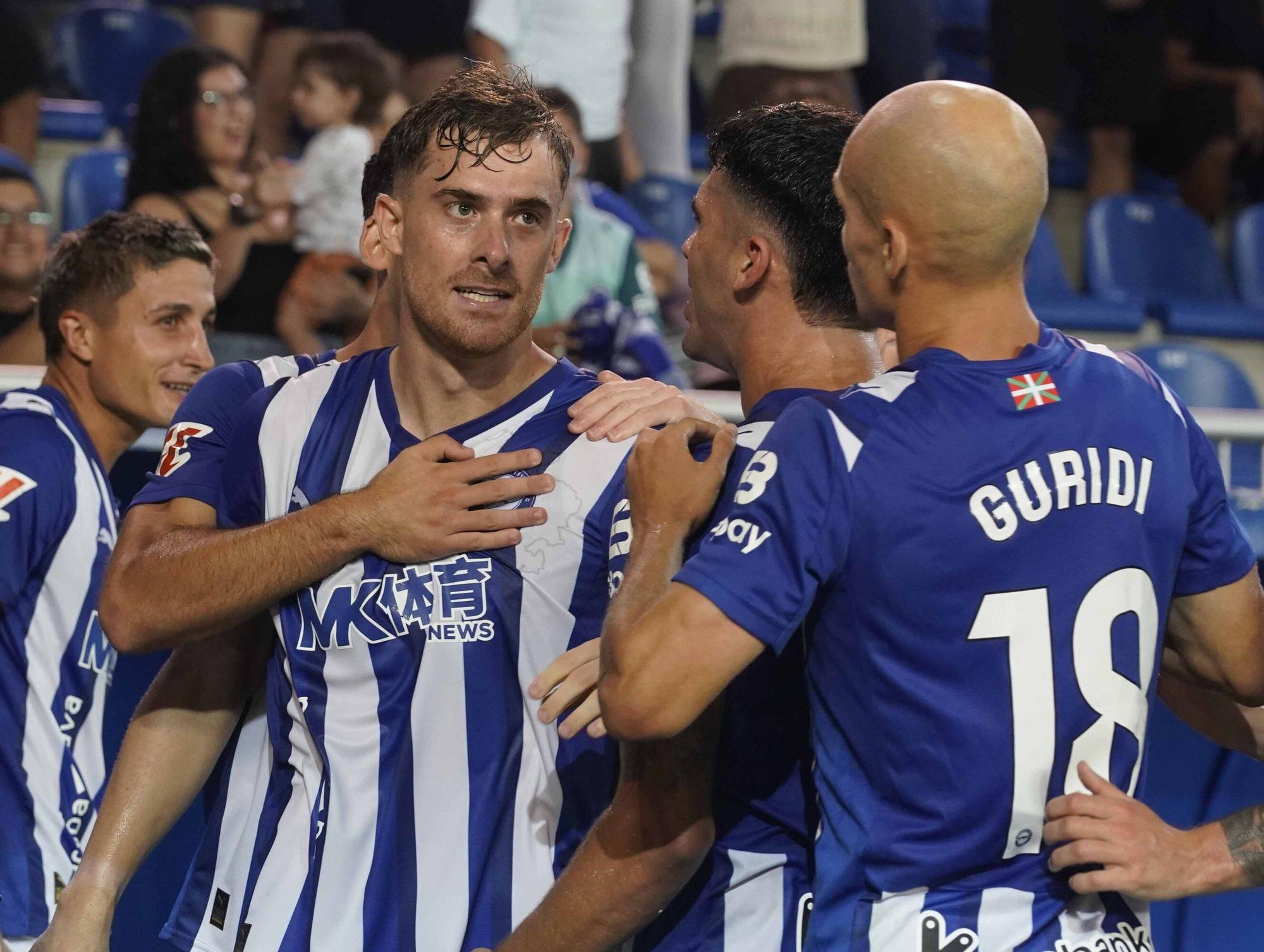 En imágenes: Así está siendo el debut liguero del Alavés contra el Levante