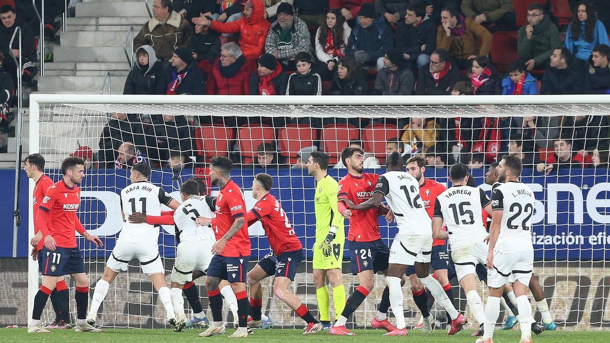 Partido Osasuna - Valencia durante la temporada pasada de LaLiga.