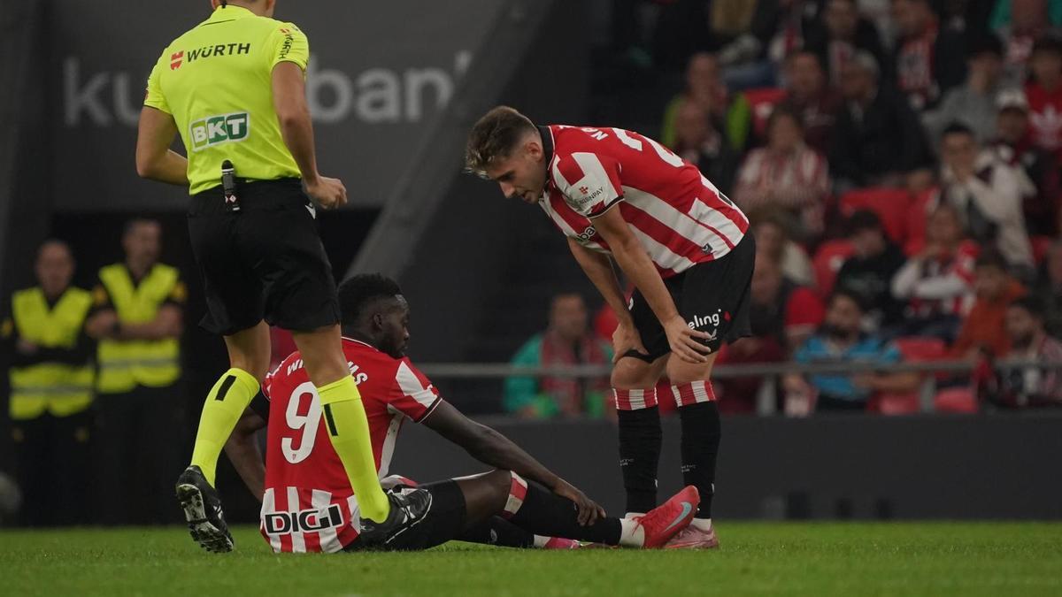 Iñaki lesionado tuvo que abandonar el partido tocado.