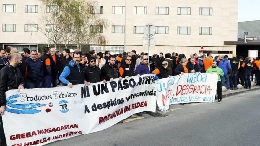 Vista de la concentración de los trabajadores de su filial Productos Tubulares