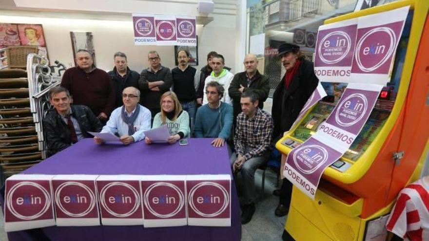 Miembros de Ekin Podemos-Ahal Dugu, durante su presentación ayer en Bilbao.