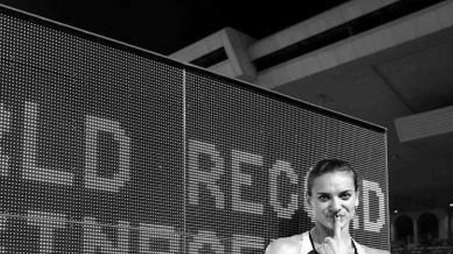 Isinbayeva, tras lograr uno de sus 27 récords del mundo.