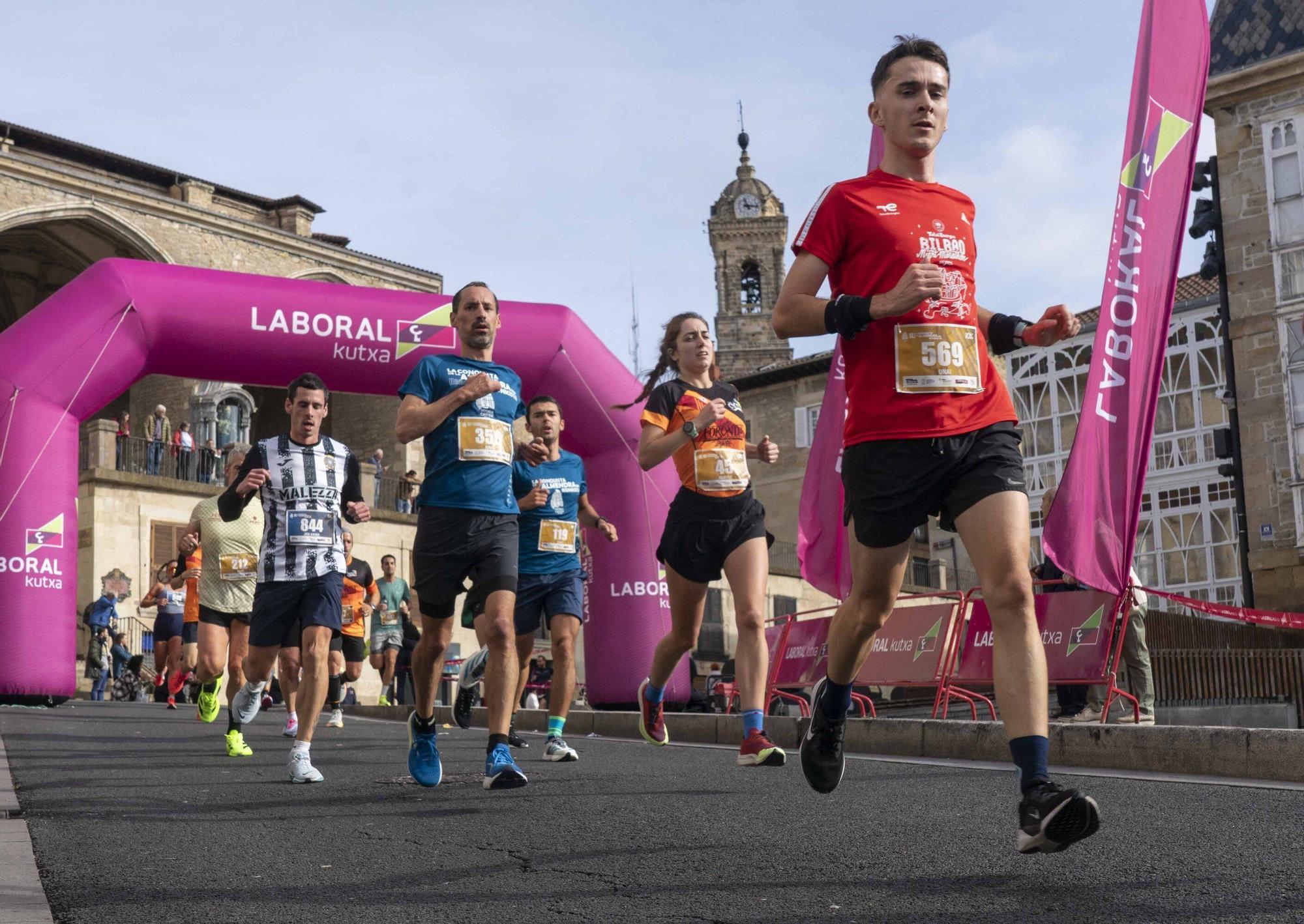 En imágenes: Un millar de corredores atraviesan la almendra
