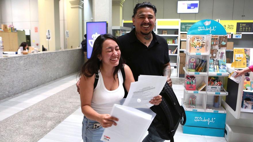 Cuatro años de espera para regularizar a sus hijos: “Ahora podrán ir de excursión a otros países sin problemas"