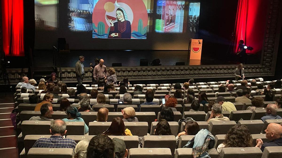 El Festival Internacional de Cine Invisible de Bilbao combinó proyecciones y sesiones de cinefórum. El Festival Internacional de Cine Invisible de Bilbao combinó proyecciones y sesiones de cinefórum.