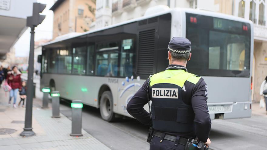 Dos detenidos en Vitoria por atentar contra agentes de la autoridad