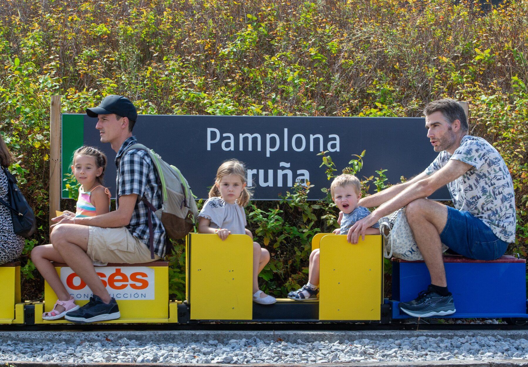 FOTOS | Budimir disfruta con su familia y se monta en el tren de Trinitarios