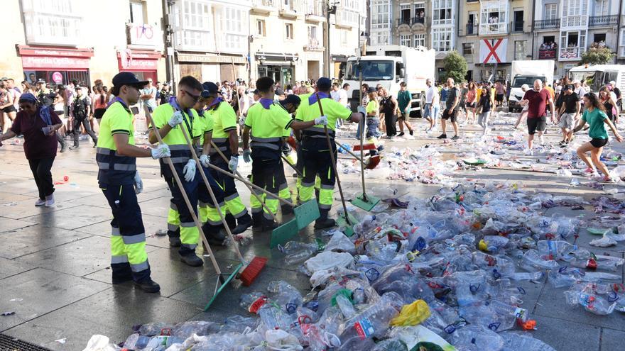 La limpieza intensiva del centro dará paso en septiembre a la de los barrios
