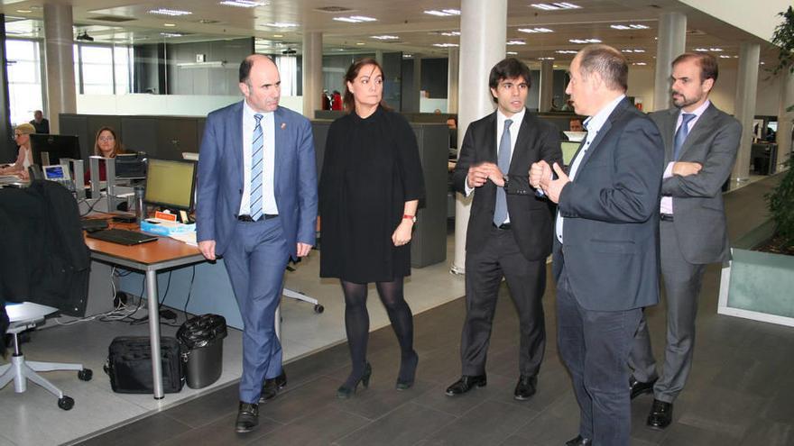 Ayerdi visita las instalaciones de Thomson Reuters