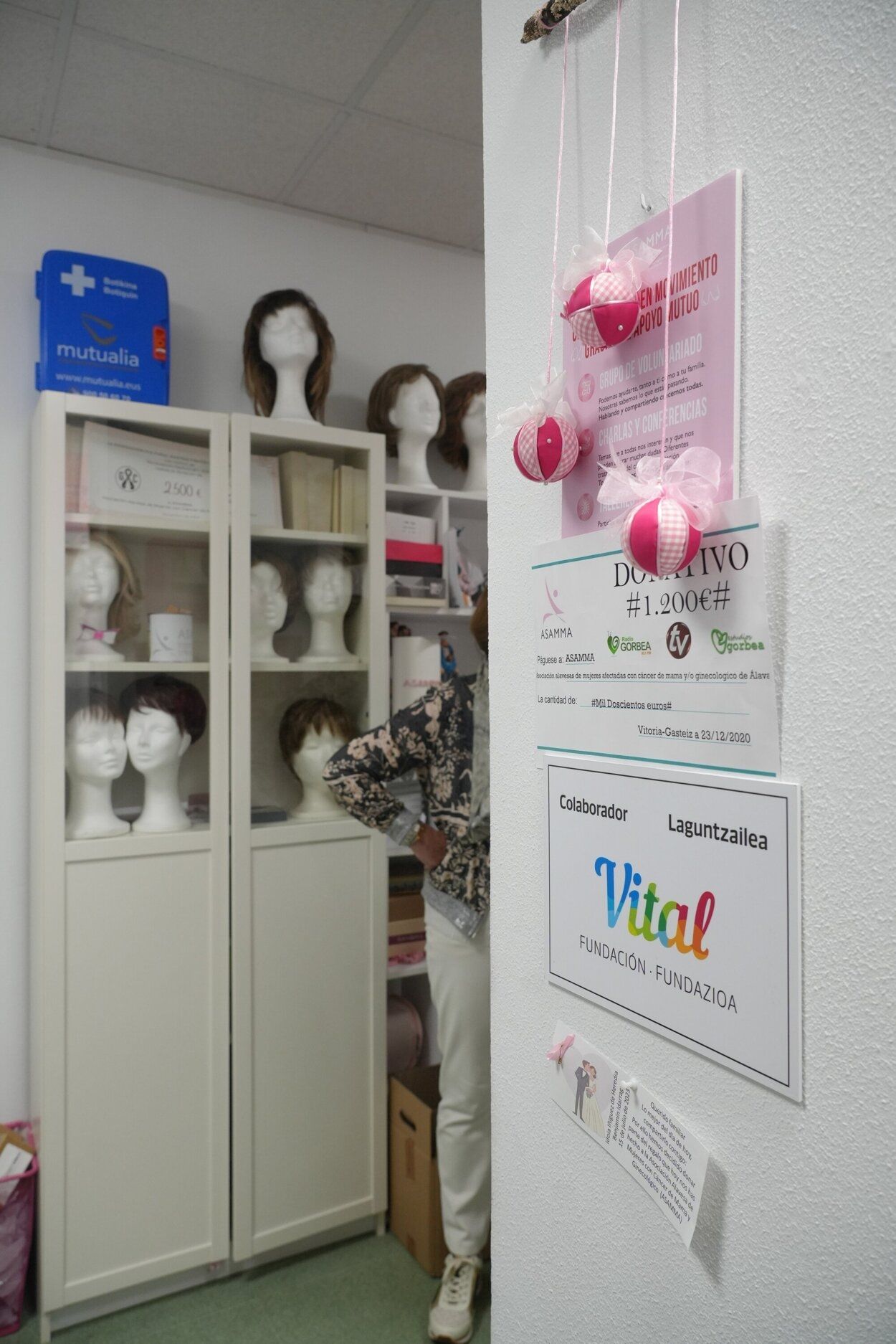 Pelucas donadas, en la sede de Asamma