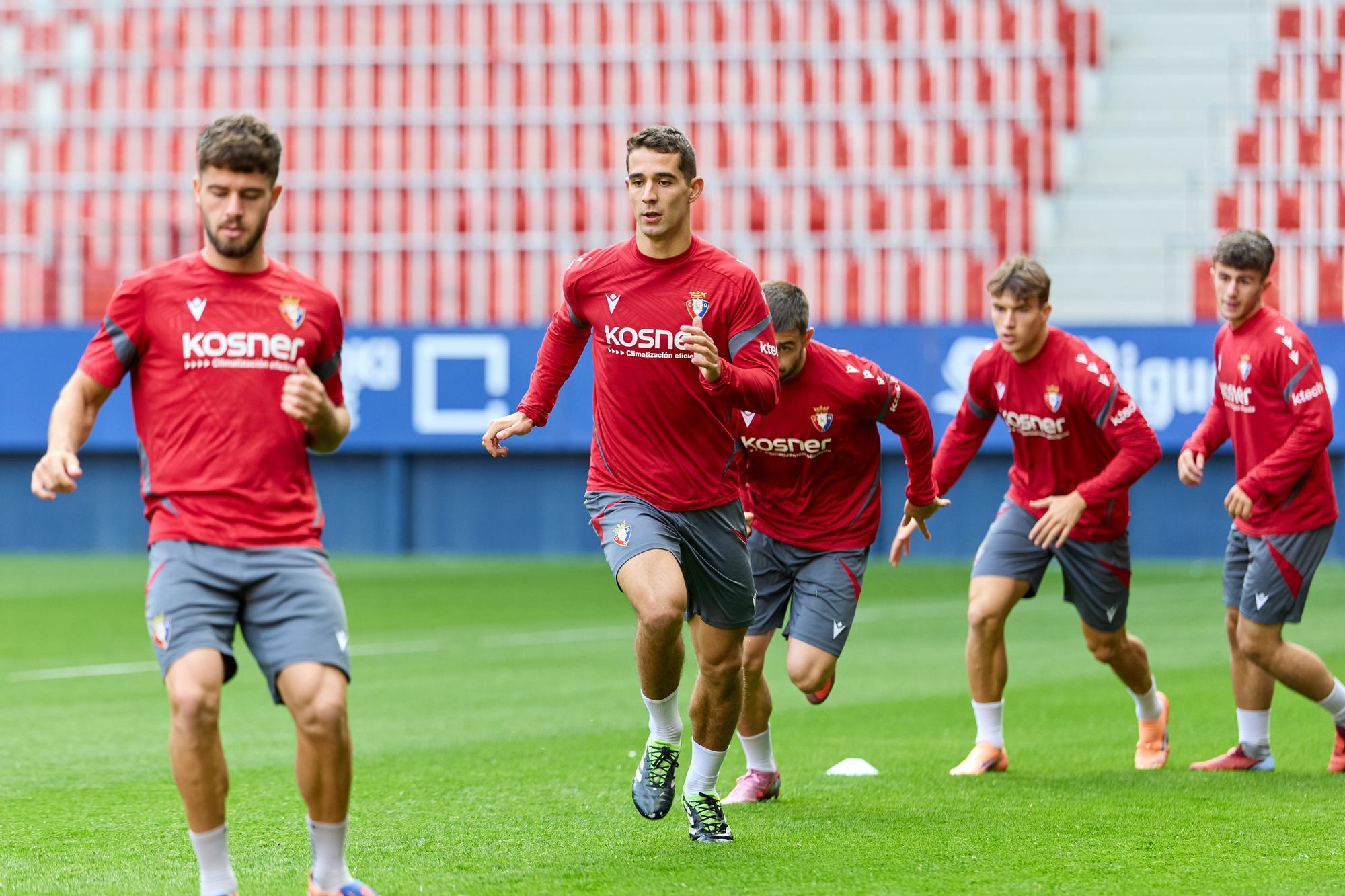 Fotos del entrenamiento de Osasuna en El Sadar (23 de octubre de 2025)
