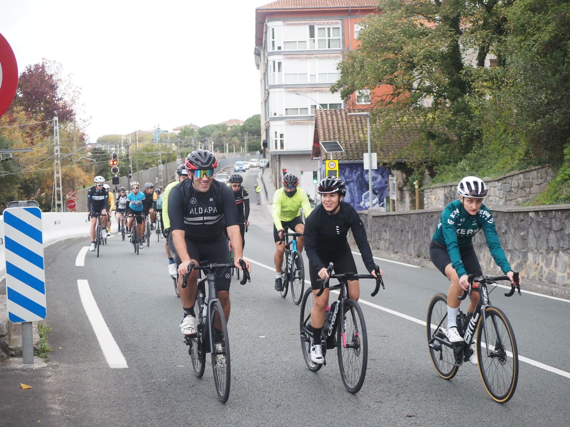 Fiesta ciclista en Deba