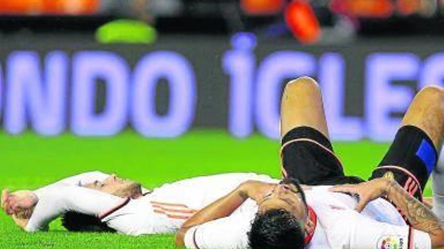 El Málaga hurga la herida de un Valencia sin alma