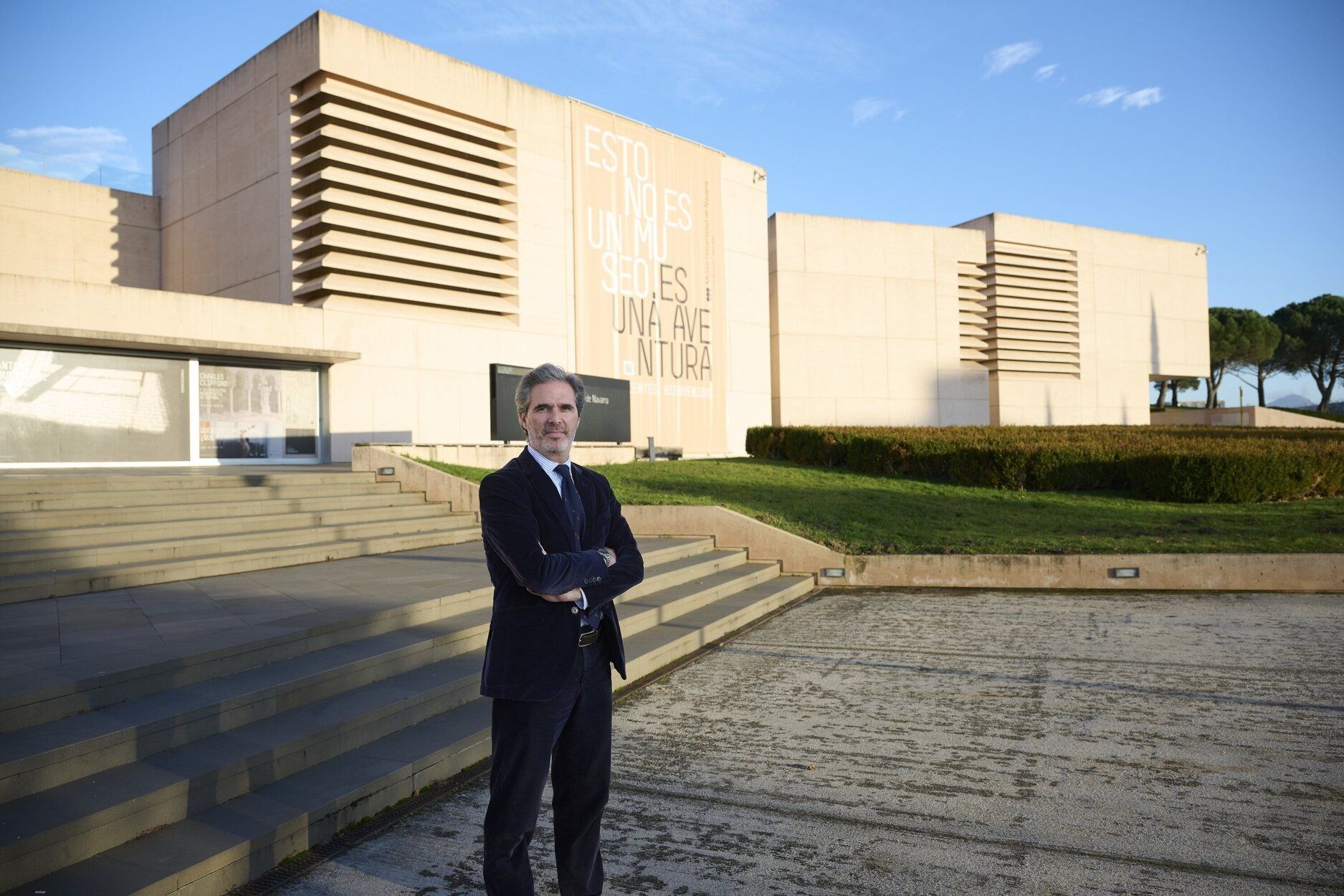 García del Barrio, en el exterior del MUN, donde luce una gran lona con el lema conmemorativo del décimo aniversario: &quot;Esto no es un Museo. Es una Aventura&quot;.