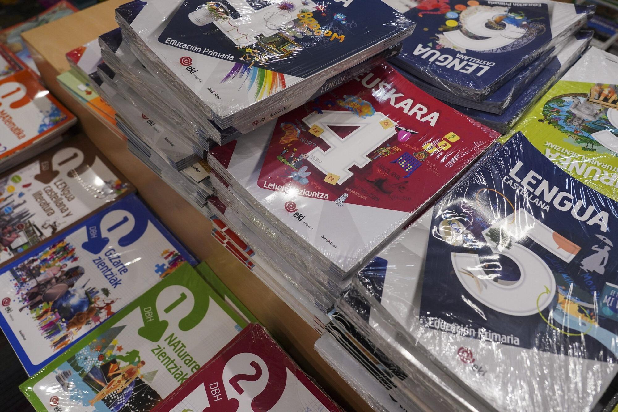 En imágenes: Así se preparan las librerías para la vuelta al cole
