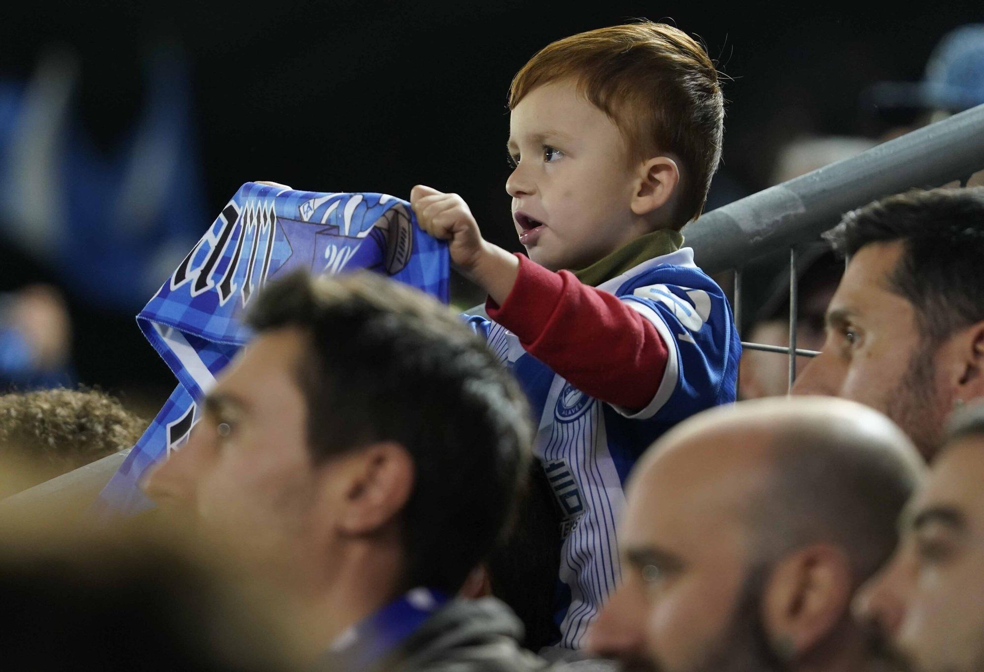 ¡Búscate en las gradas de Mendizorroza en el Alavés - Real Sociedad!