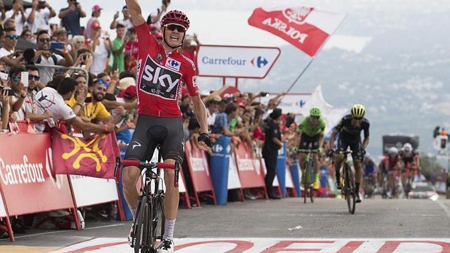 Froome celebra su victoria a su llegada a meta.