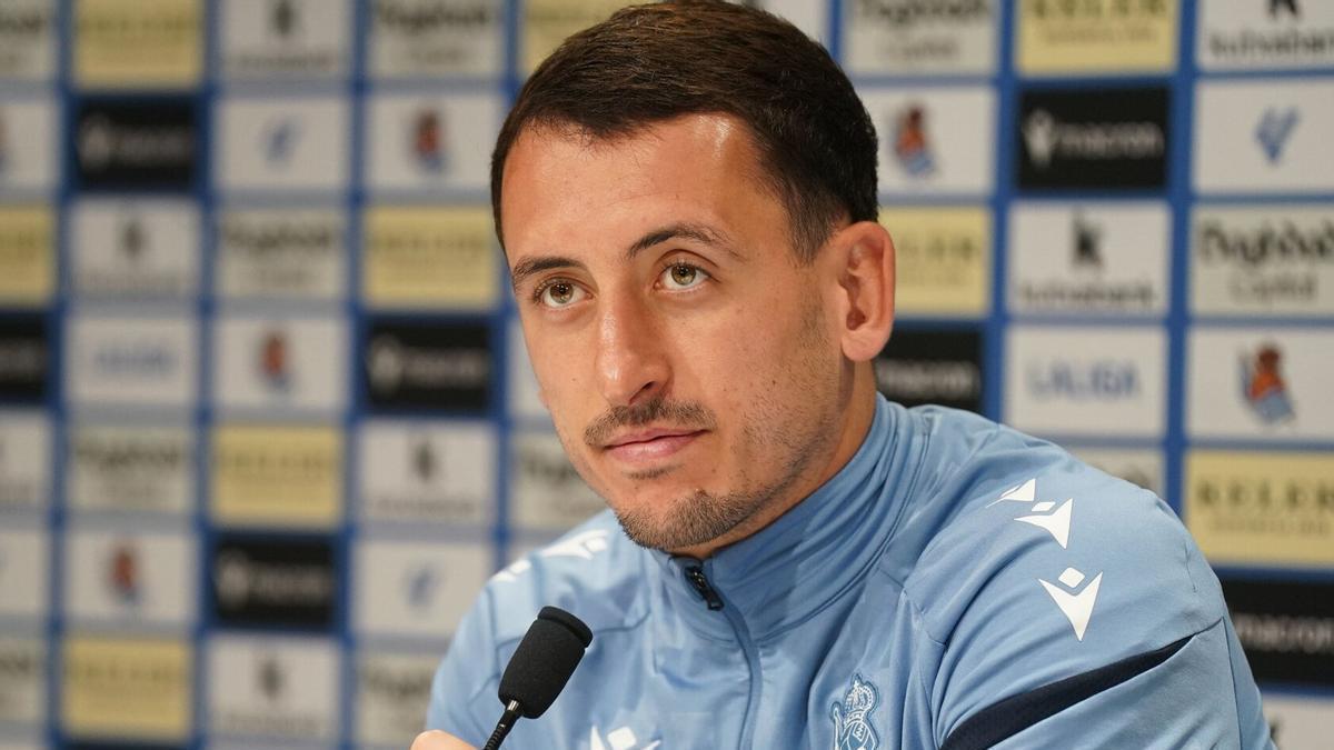 Mikel Oyarzabal en una rueda de prensa