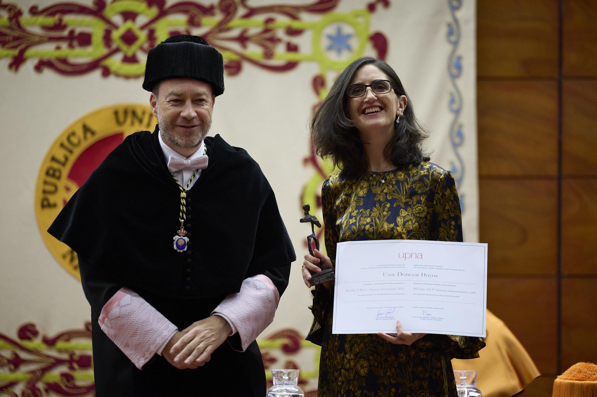 Fotos del homenaje de la UPNA a las personas que llevan 25 años trabajando en la Universidad
