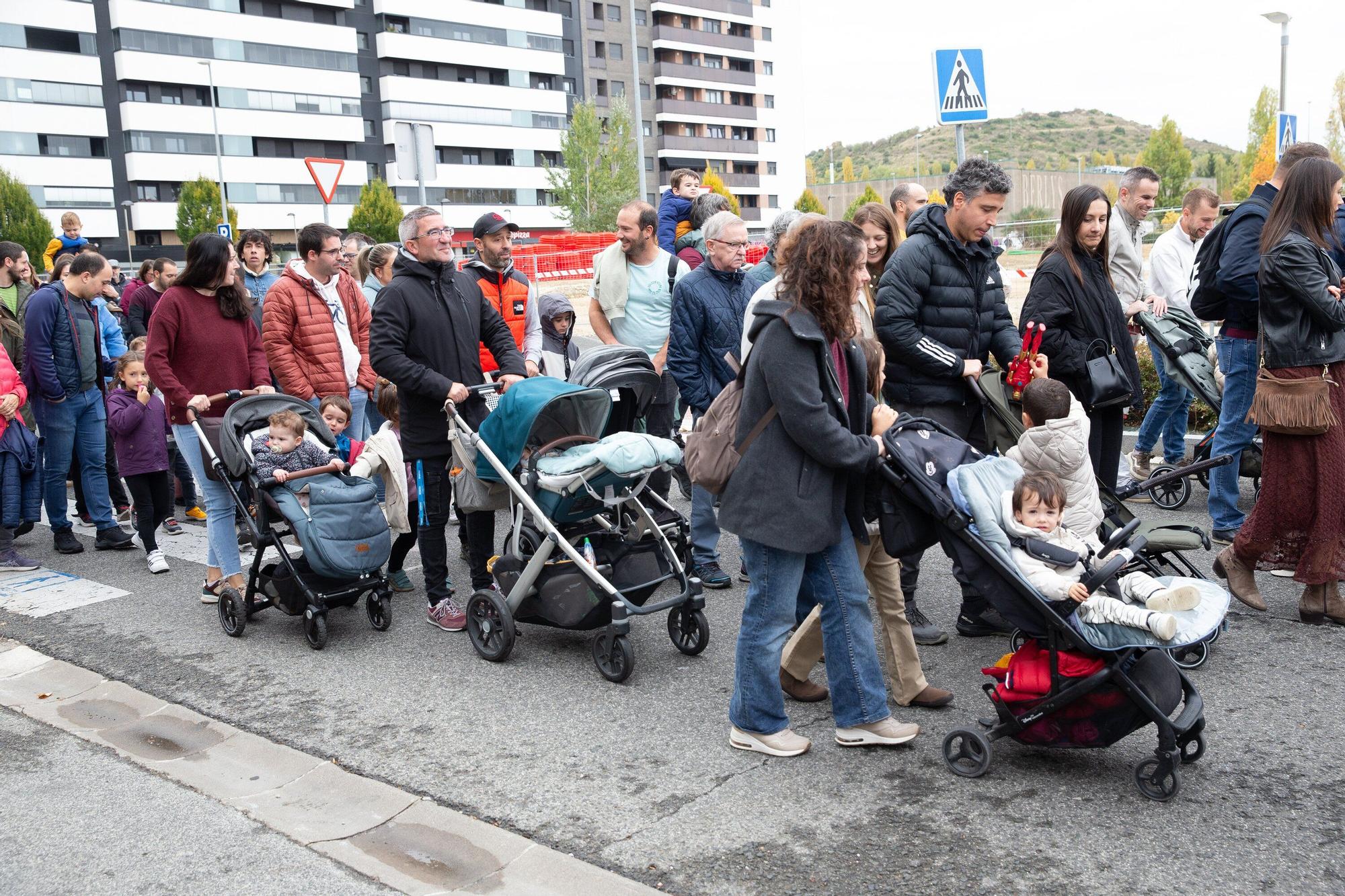 Manifestación del vecindario de Erripagaña para exigir dotaciones